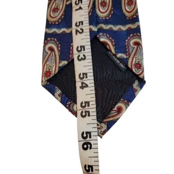 Looney Tunes Mania Paisley Tie - Picture 4 of 4